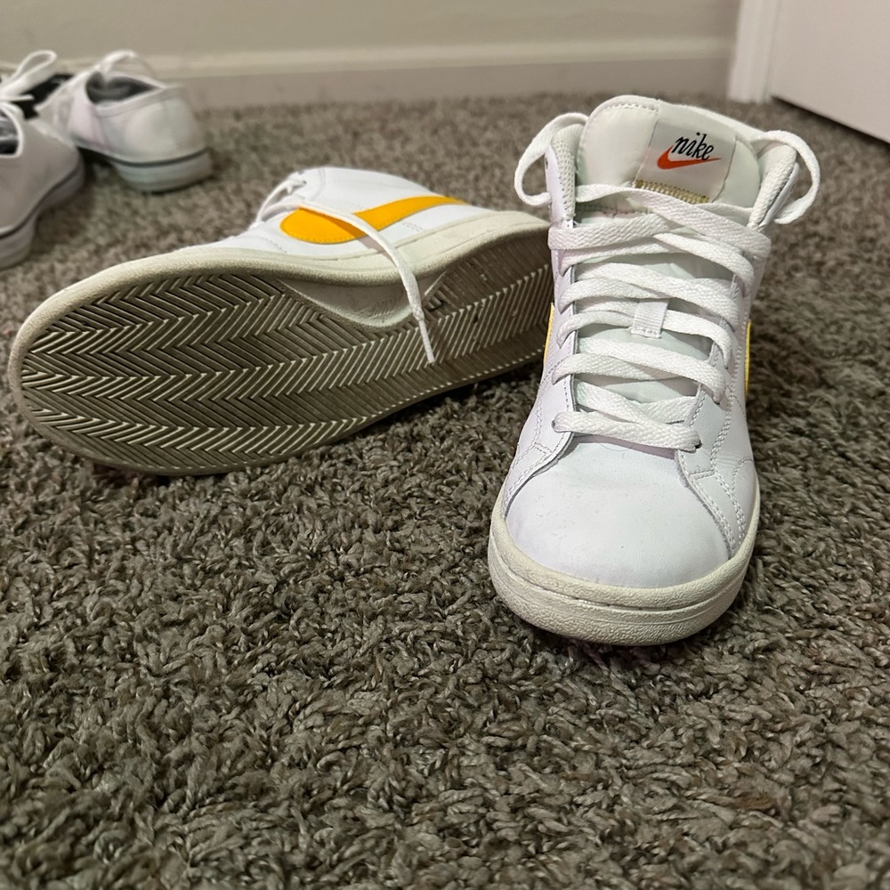 NIKE SHOES REALLY GOOD CONDITION